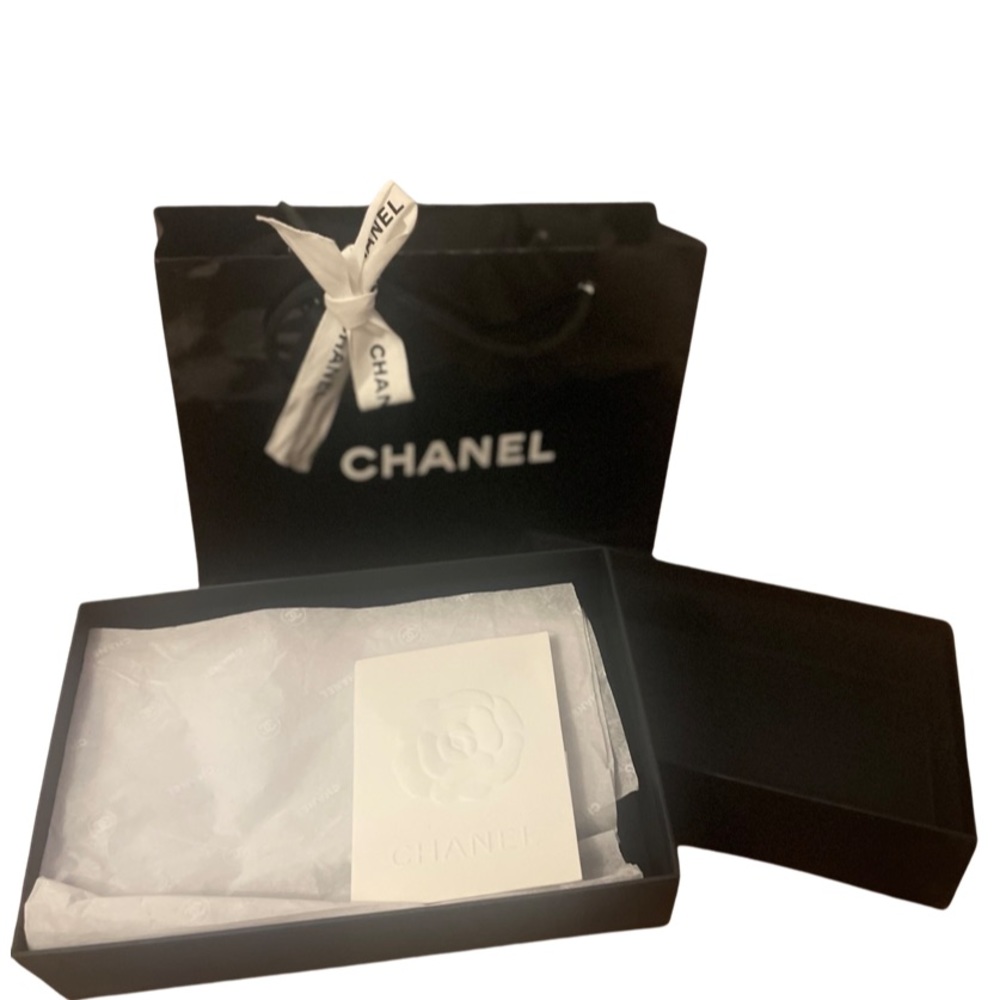 🎉 Host Pick🎉✨Chanel Yen Wallet Preloved Full Set - Picture 12 of 12